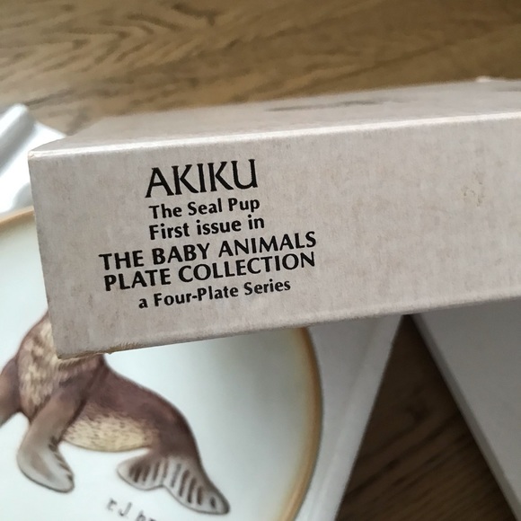 1979 Roger Brown seal pup plate in like new condition. - Picture 10 of 16